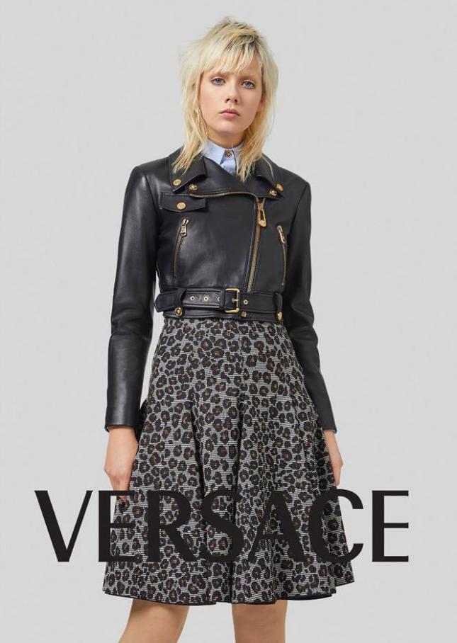 Collezione Giacche / Donna . Versace (2021-02-09-2021-02-09)